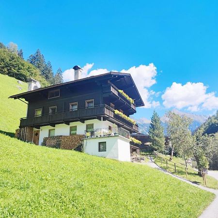 Pretty Holiday Home In Mayerhofen With Balcony ไมย์อาโฮเฟิน ภายนอก รูปภาพ