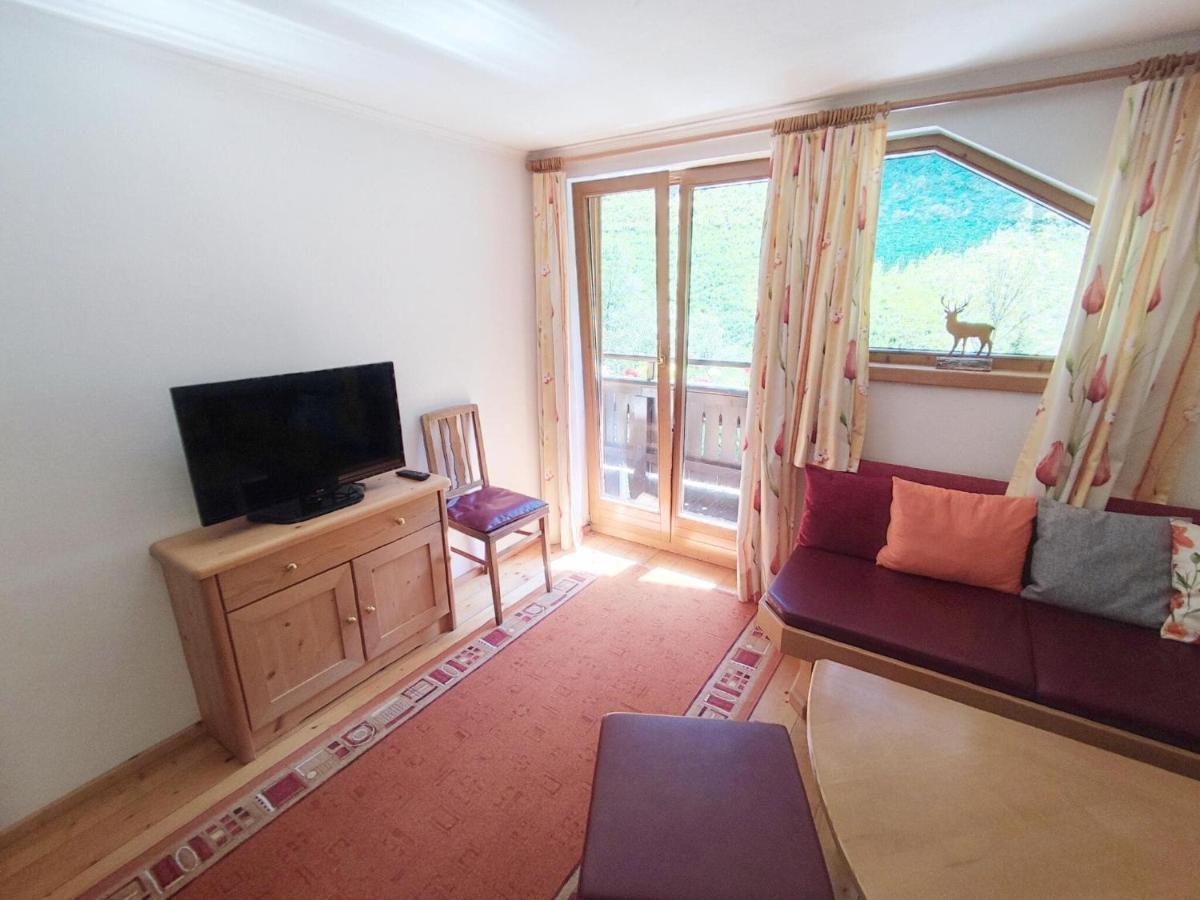 Pretty Holiday Home In Mayerhofen With Balcony ไมย์อาโฮเฟิน ภายนอก รูปภาพ