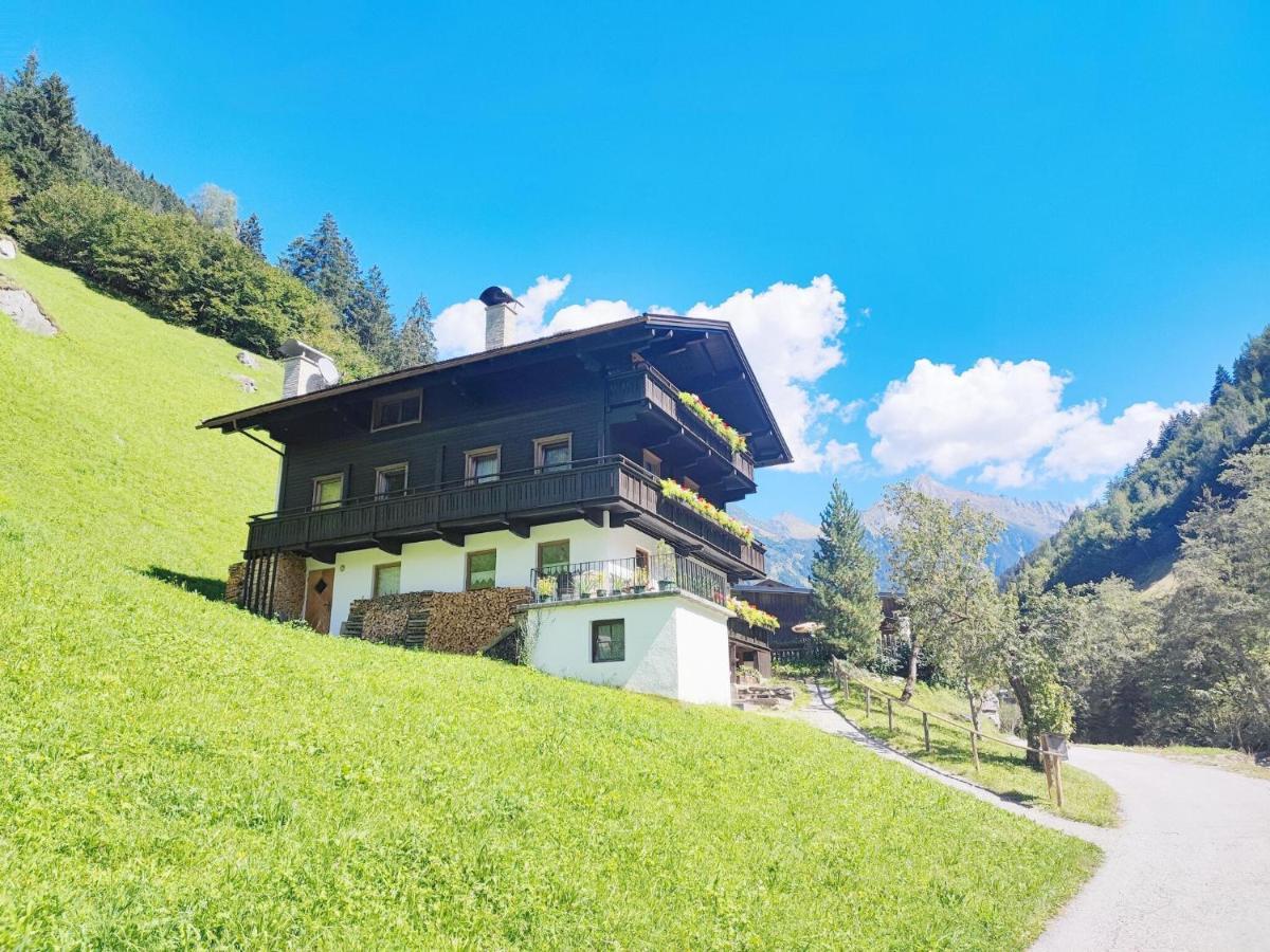 Pretty Holiday Home In Mayerhofen With Balcony ไมย์อาโฮเฟิน ภายนอก รูปภาพ